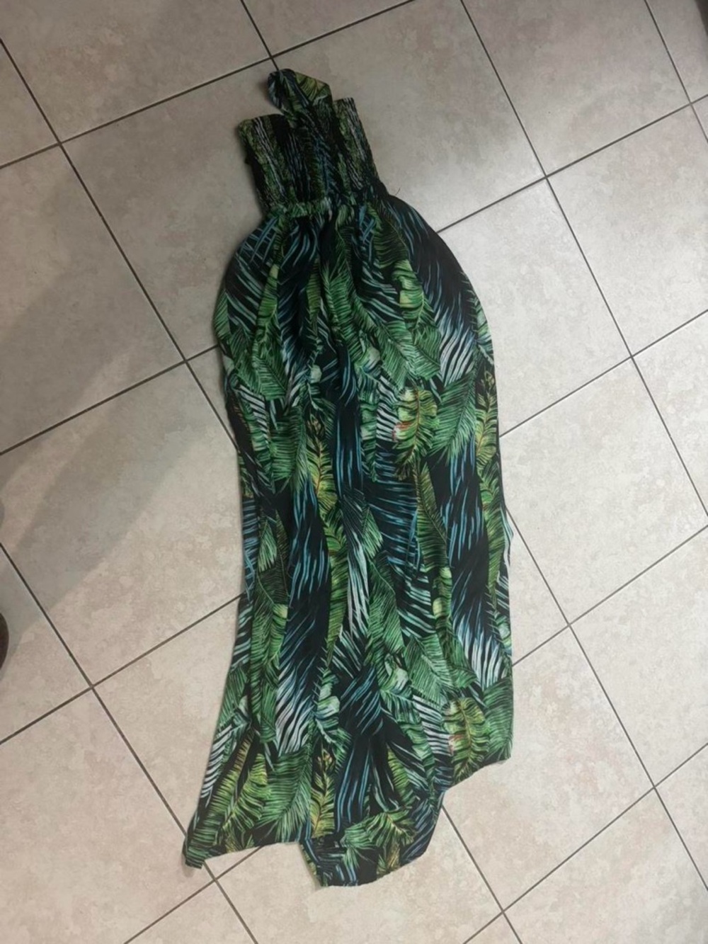 Green Tropical Leaf Backless Halter Maxi Dress - Picture 4 of 4